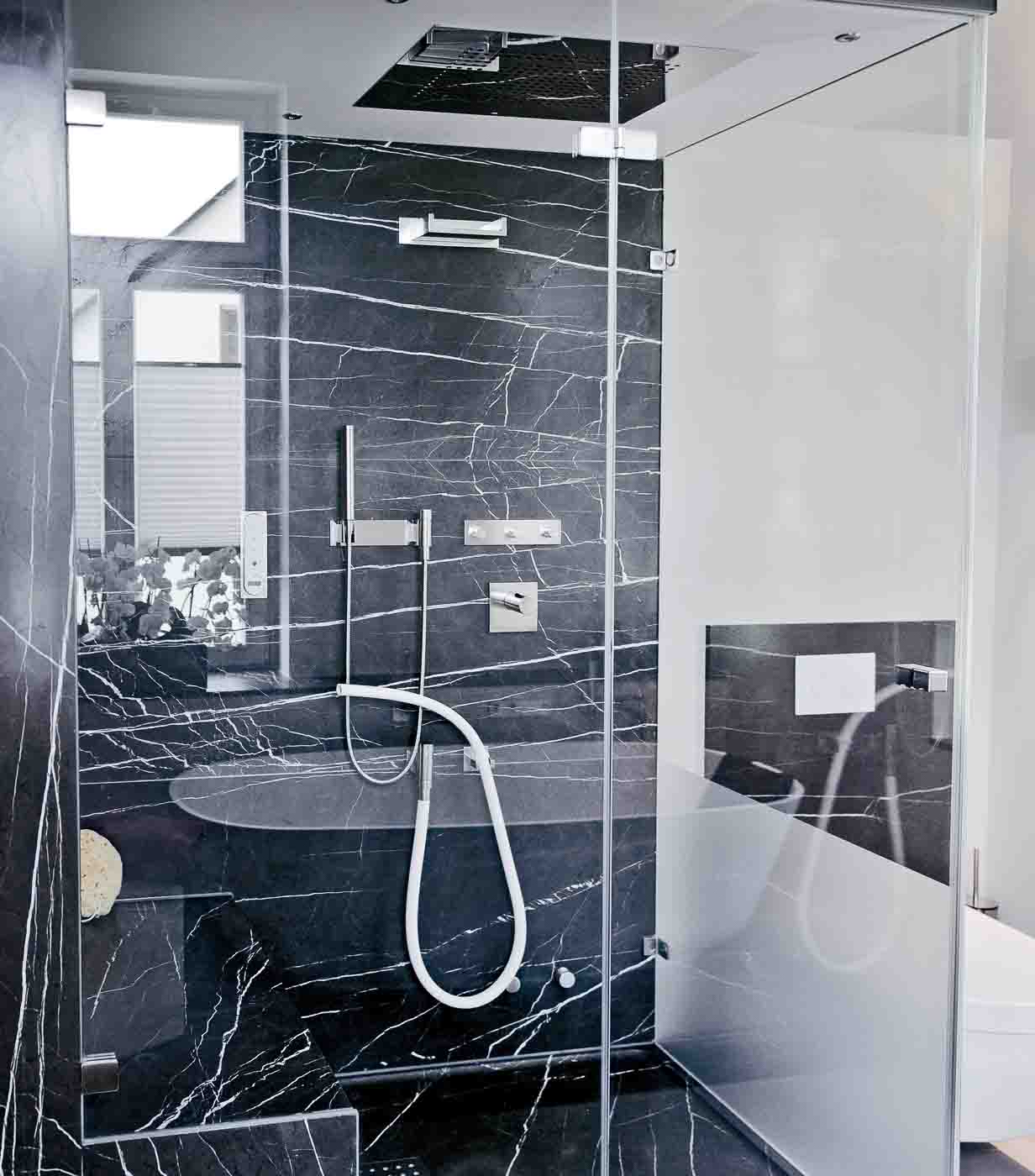 Dampfdusche im privaten Spa | Individuelles Baddesign