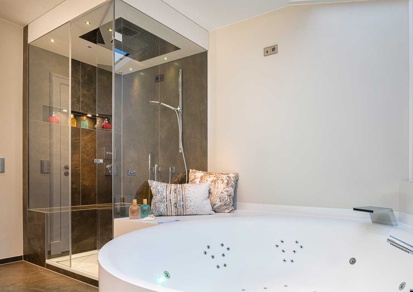 Dampfdusche im privaten Spa | Individuelles Baddesign