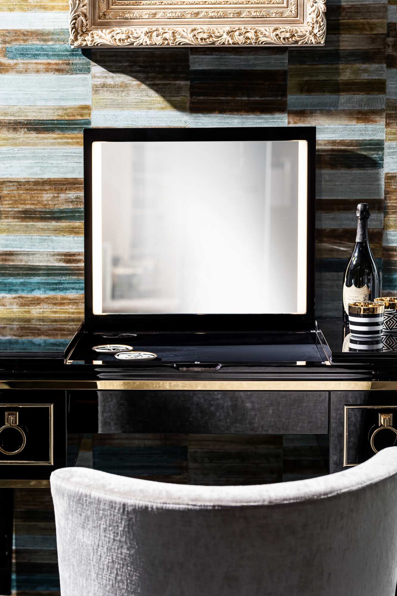 Schminkkonsole/ Dressingtable OASIS, Serie Lutetia | Ausklappbarer, beleuchteter Spiegel, ausgekleidete Ablage und Auszüge